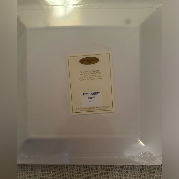 Nnew in package Mackenzie-Childs courtly check paper dinner plates -8 count - Picture 2 of 2